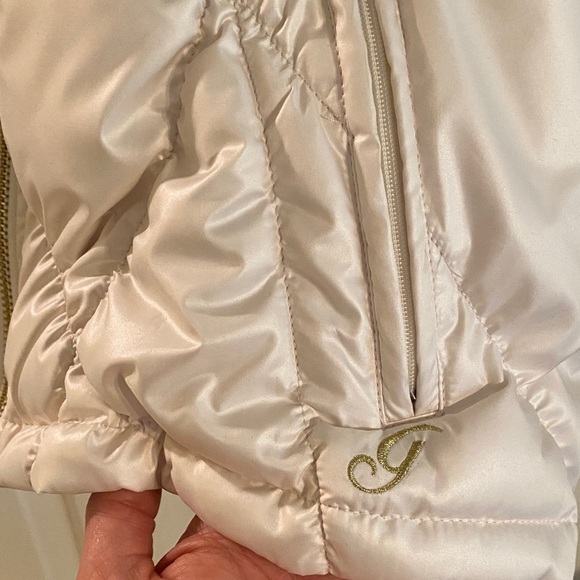 Guess Cream Puffer Vest with Faux Fur Trim - Picture 8 of 13